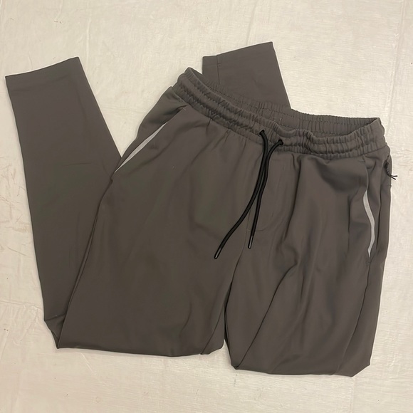 Old Navy active wear pants. Size M - Picture 1 of 2